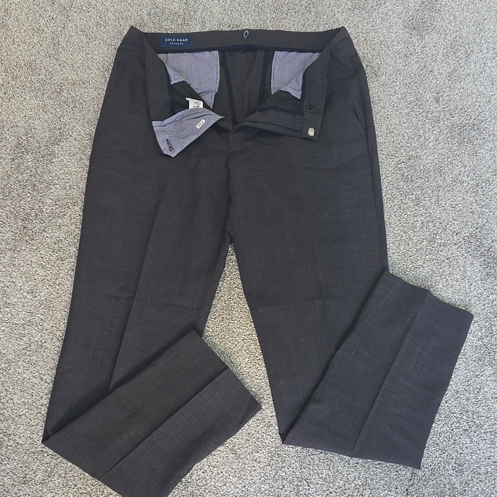 Men dress pants size 33×32 slim fit cole Haan
